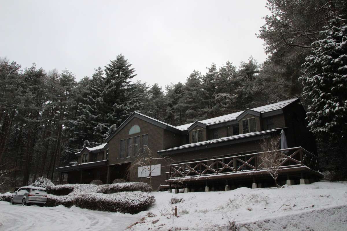 雪の中の社屋１