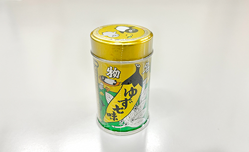 八幡屋礒五郎とSuicaのペンギン缶。ゆず七味味