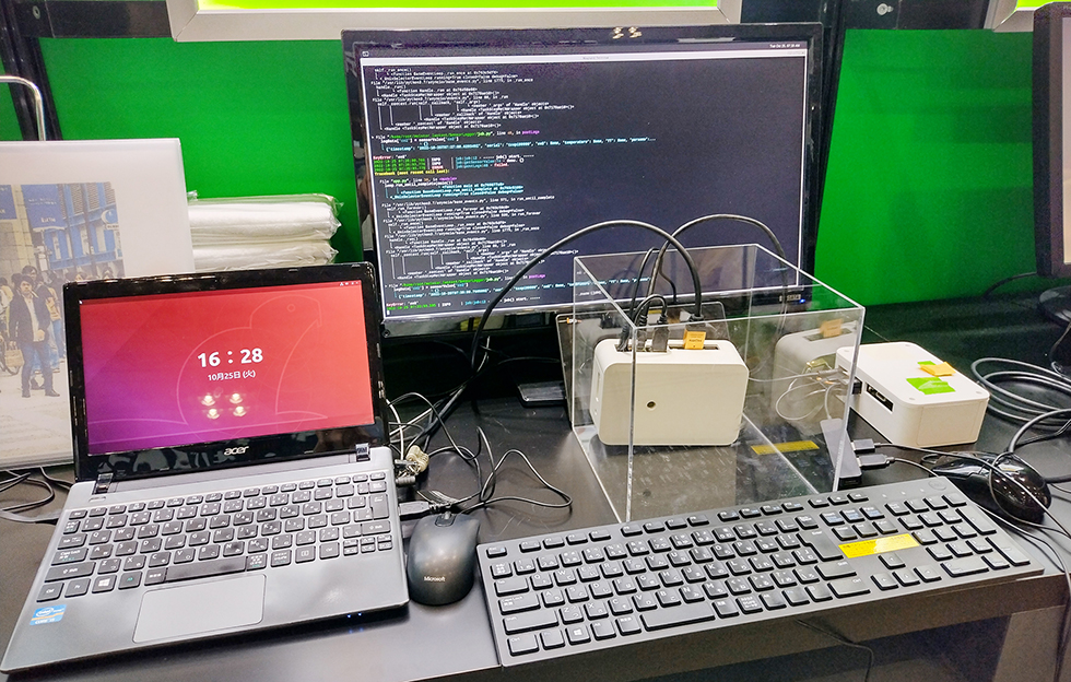 Linux「EMLinux」のデモ