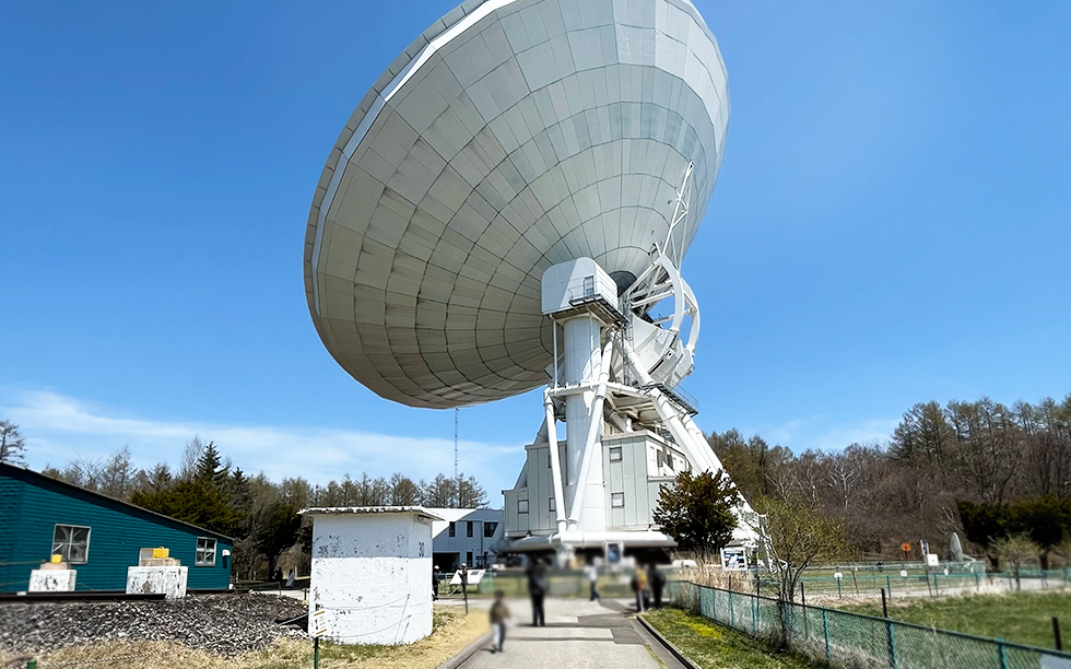 野辺山宇宙電波観測所の45m電波望遠鏡