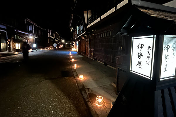 奈良井宿伊勢谷と灯篭