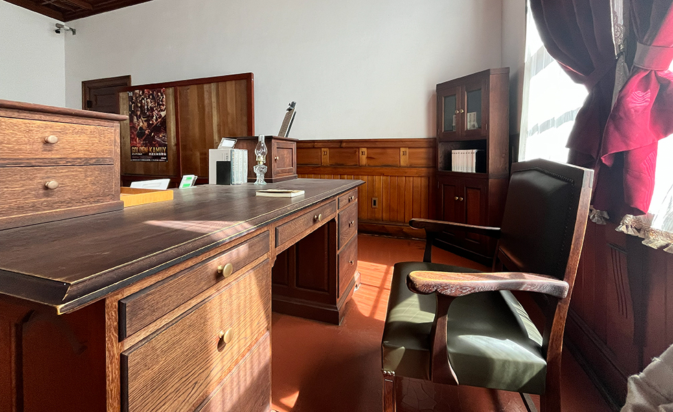 旧制松本高等学校館内の復元校長室2