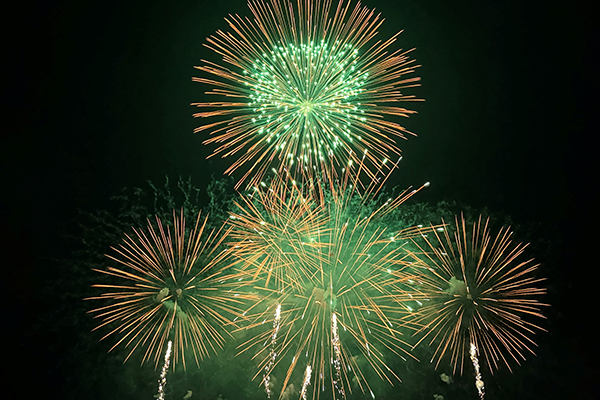 諏訪湖祭湖上花火大会 有料閲覧席側